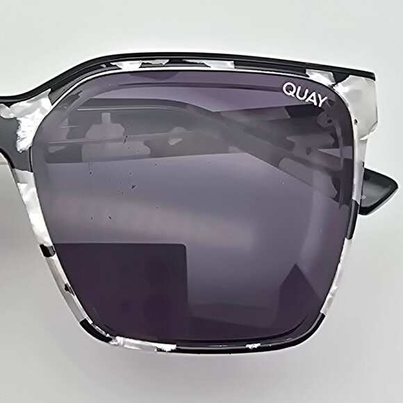 *SOLD* Quay Australia Level Up Black Pearl Tortoise Frame Smoke Lens Sunglasses - Picture 11 of 14